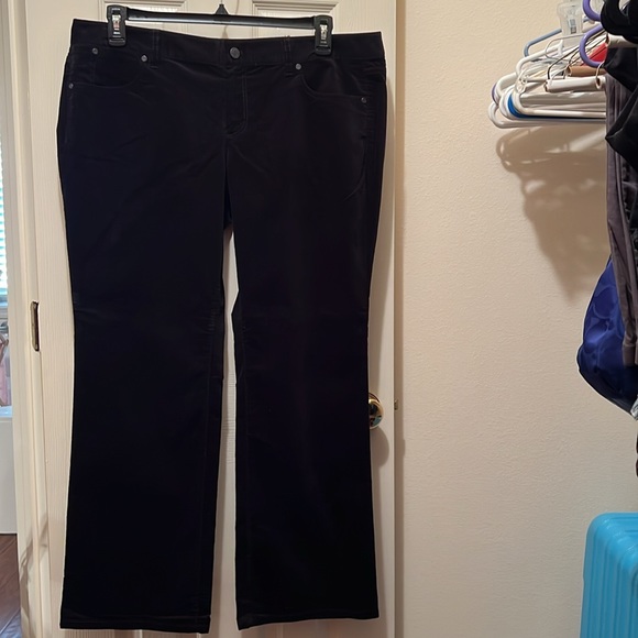 NWT 18WP, boot black, 28” inseam, sits below waist, 77% Cotton/23% Elastrell-P - Picture 2 of 3